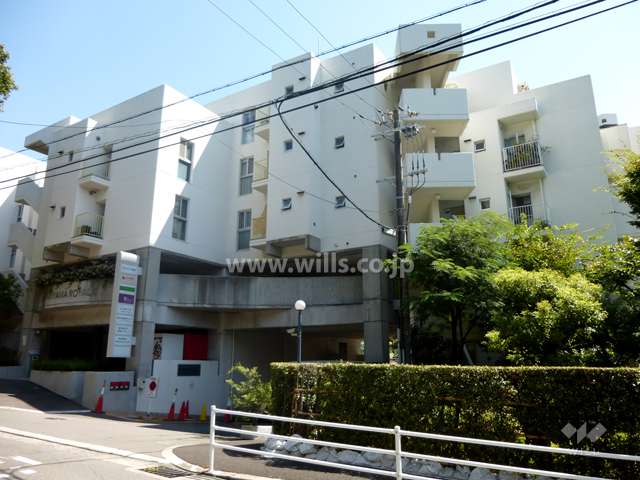 千里山ロイヤルマンション2番街D棟の外観（北西側から）