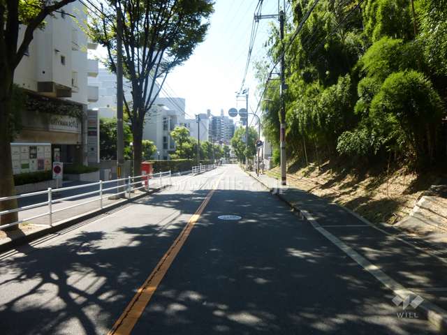 敷地北西側の前面道路