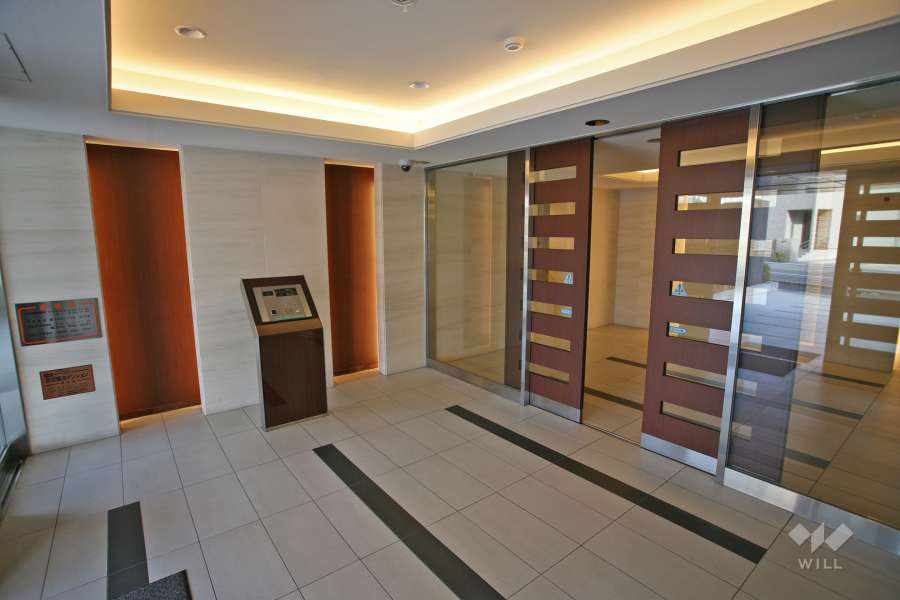 エントランスはオートロック付きです。