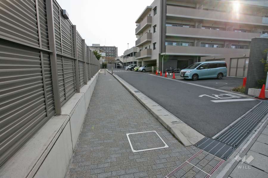 駐車場出入り口