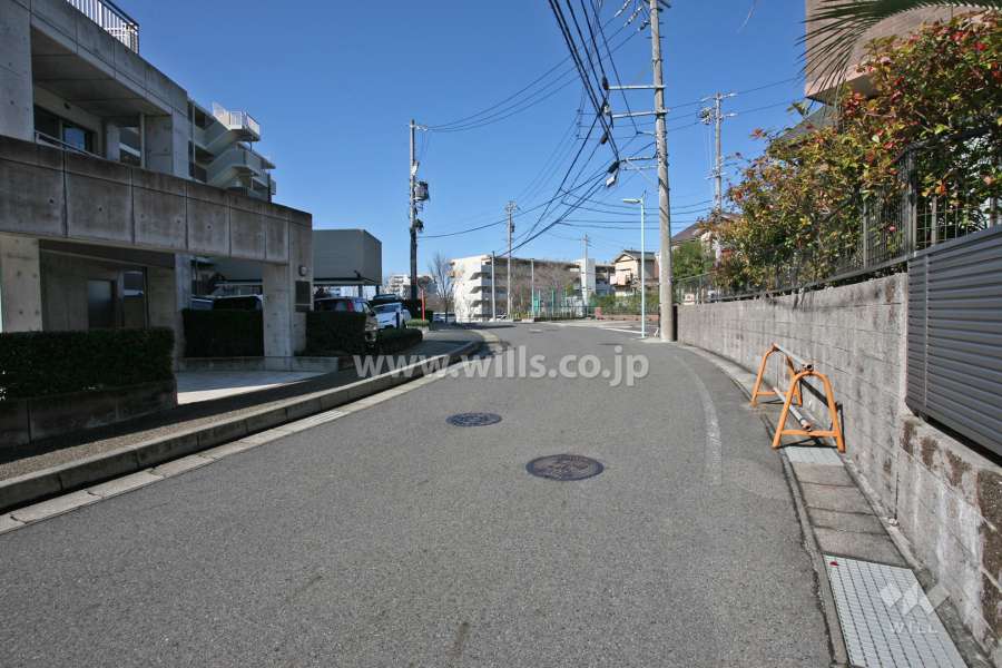 敷地北側の前面道路