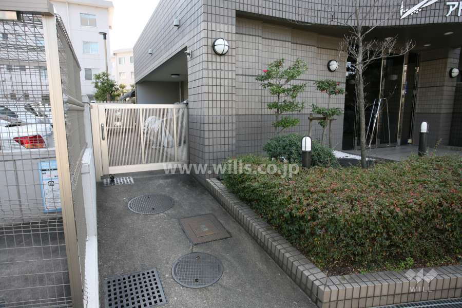 バイク置き場出入り口