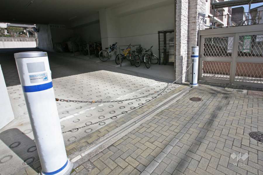 駐車場出入口（ロボットゲート付き）