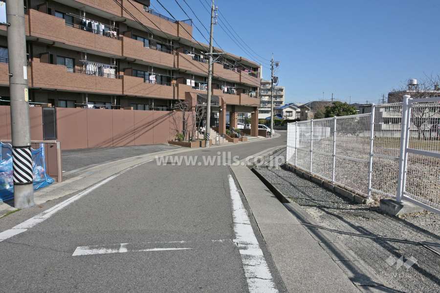 敷地南東側の前面道路