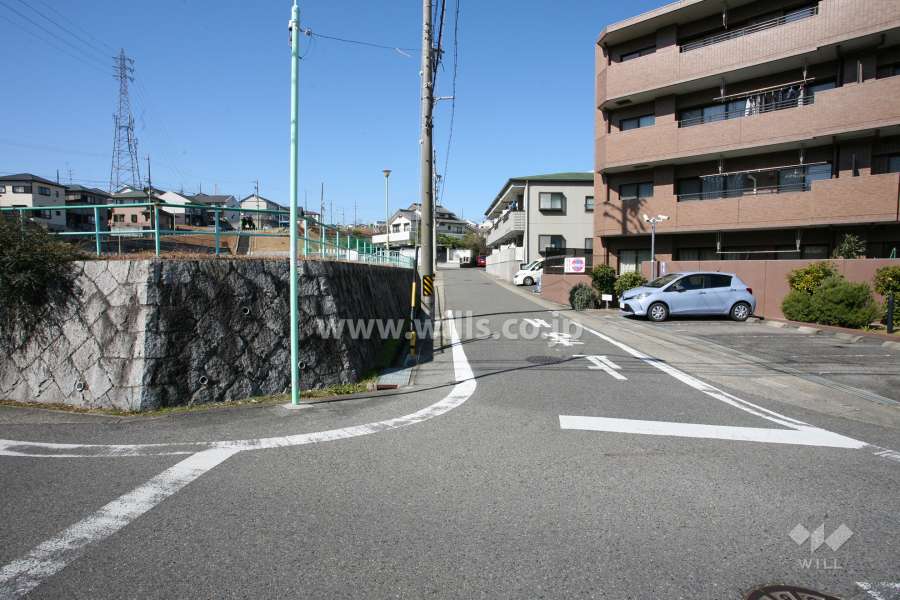 敷地南側の前面道路