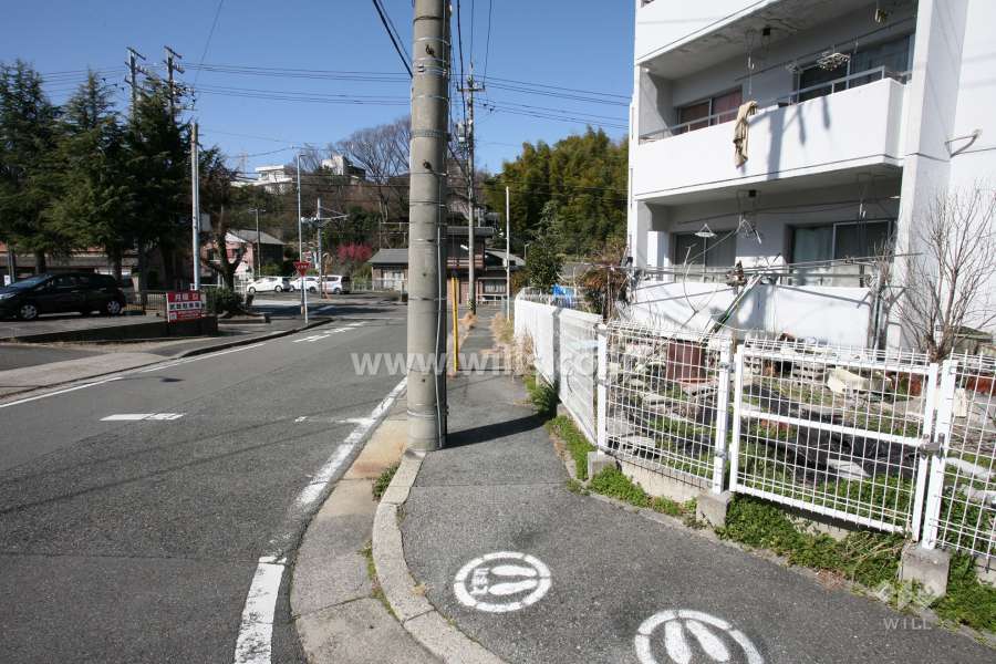 敷地南側の前面道路