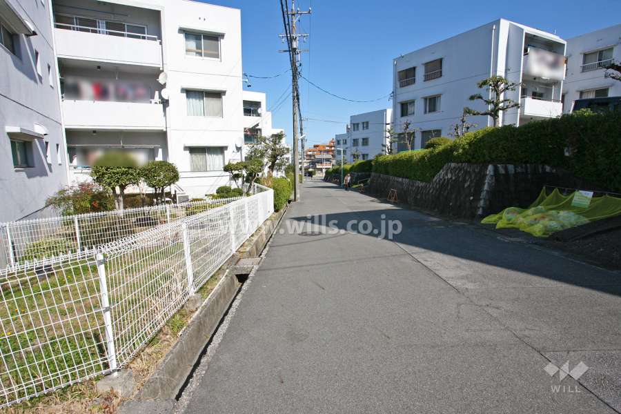 敷地東側の前面道路