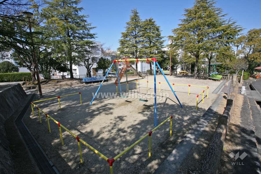 敷地に隣接する生山公園
