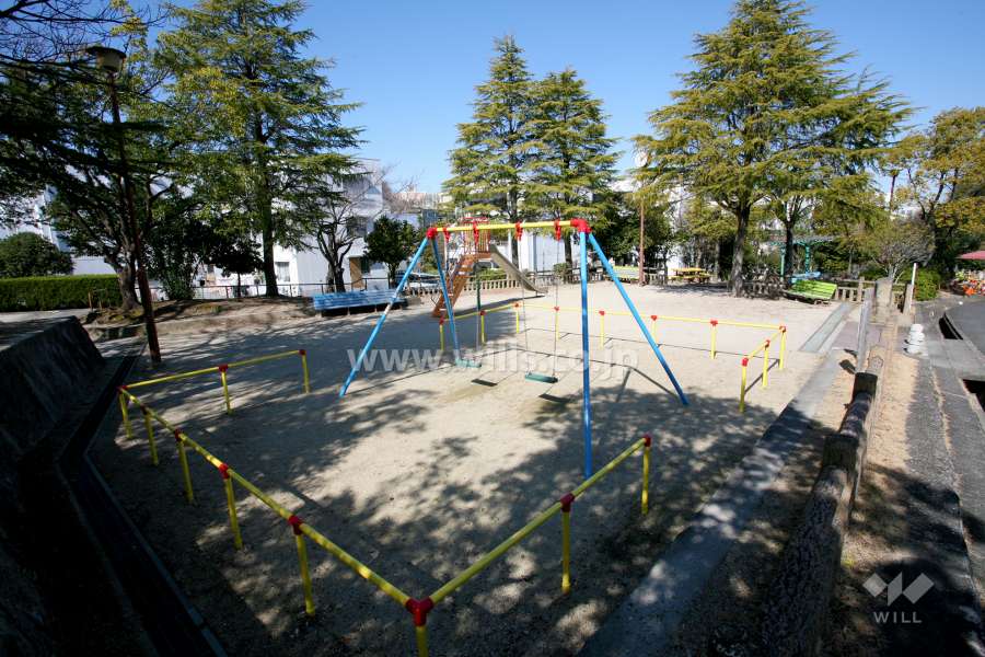 敷地に隣接する生山公園