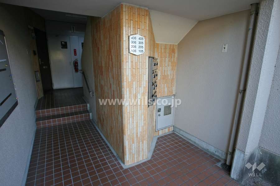 住戸入り口(共用ポスト)