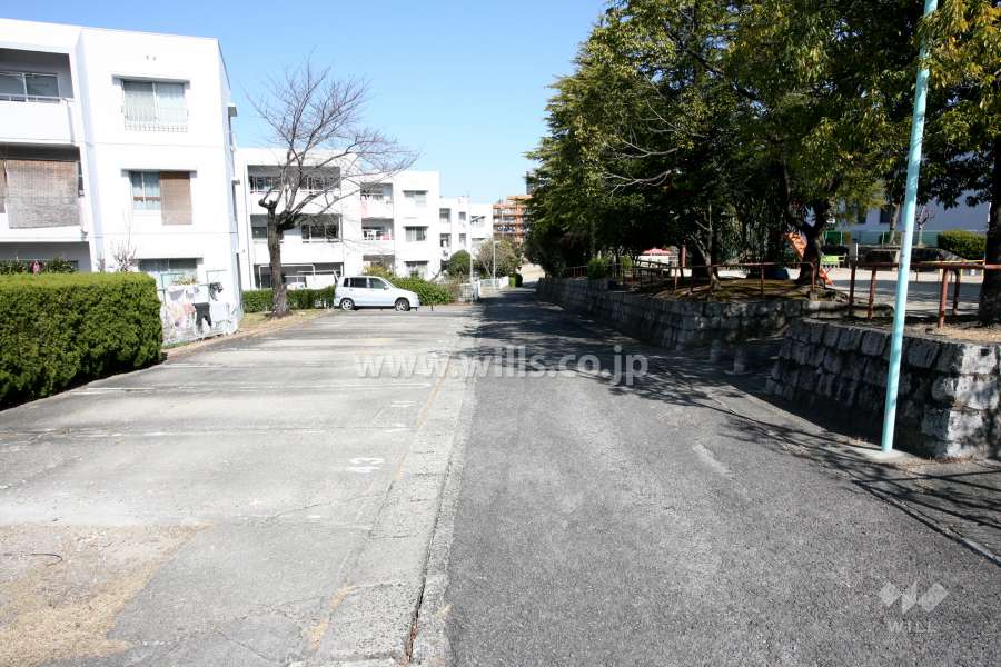 敷地東側の前面道路