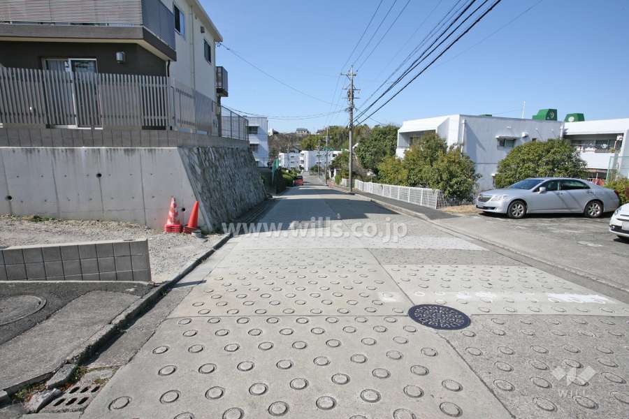 敷地北側の前面道路