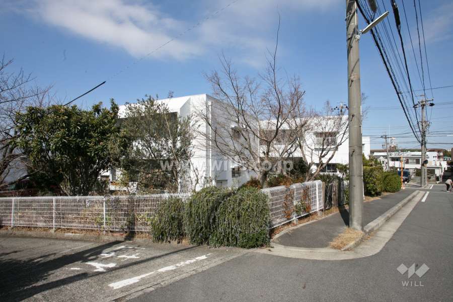 有松グリーンハイツ24号棟の外観(南側から)
