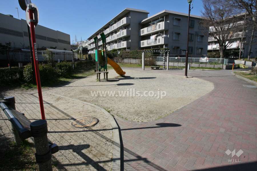 敷地の北側にある『生山東公園』