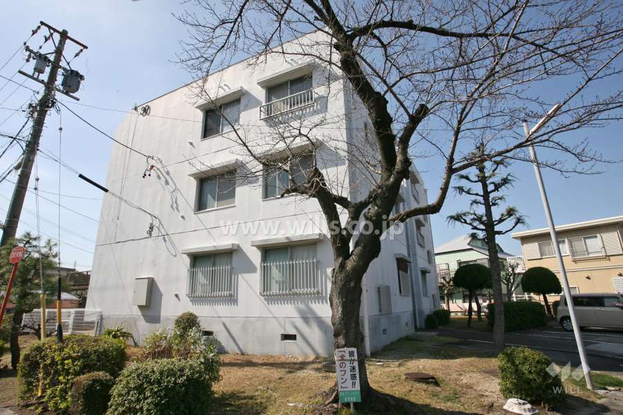有松グリーンハイツ30号棟の外観(東側から)