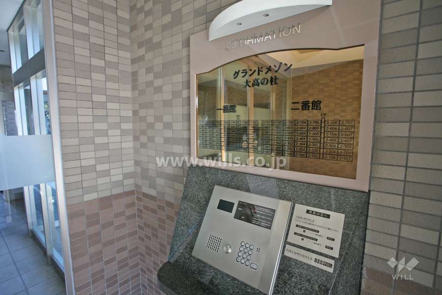 エントランスはオートロック付きです。