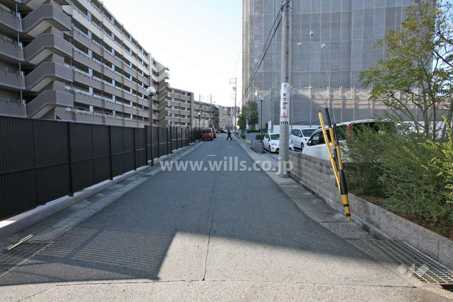 敷地東側の前面道路