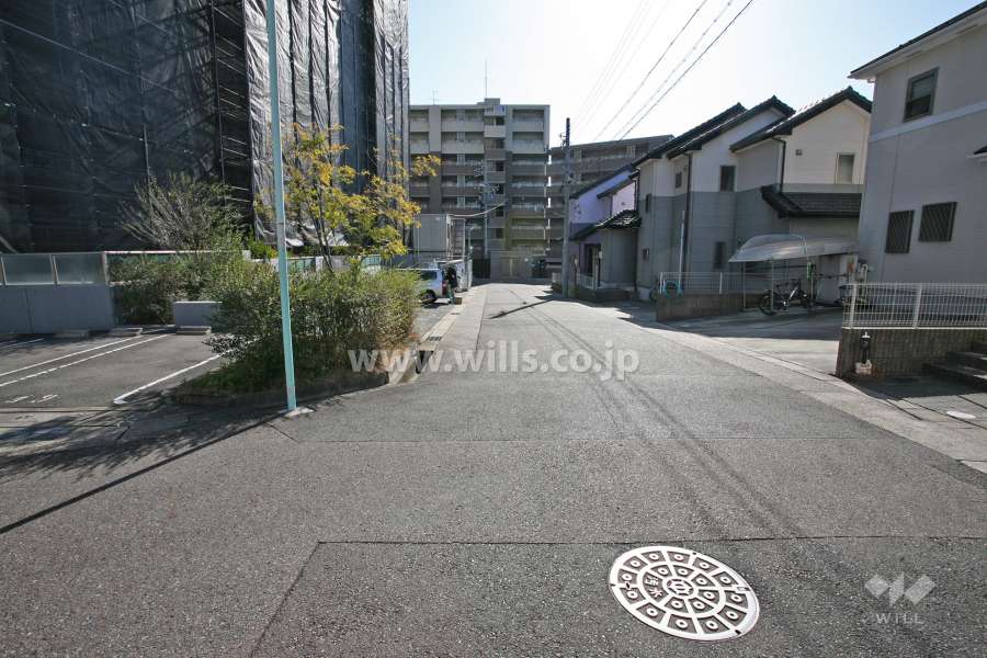 敷地南側の前面道路