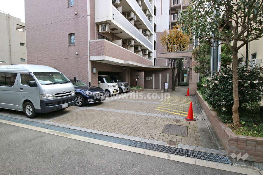 北棟のエントランスアプローチ