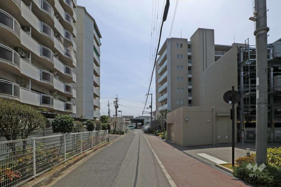 敷地東側の前面道路