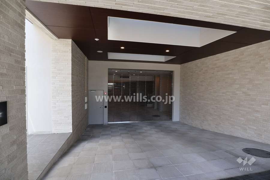 屋内駐車場出入り口