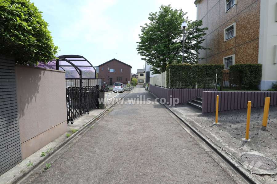 敷地東側の前面道路