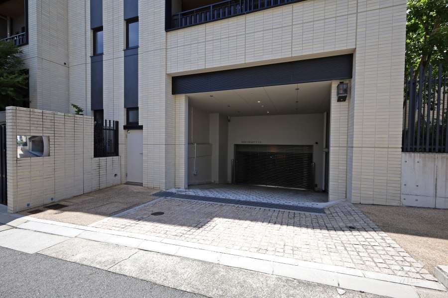 駐車場の出入り口（リングシャッター式）