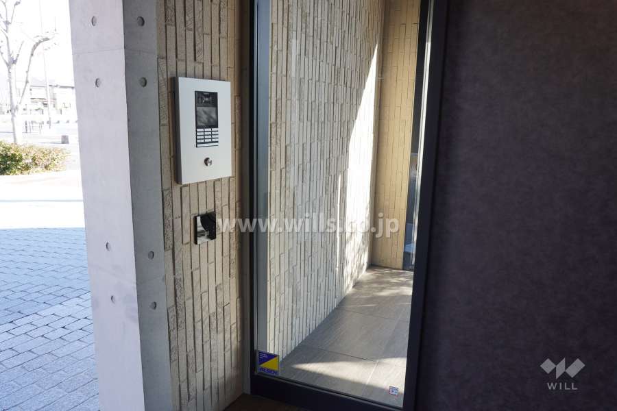 エントランスはオートロック付きです。