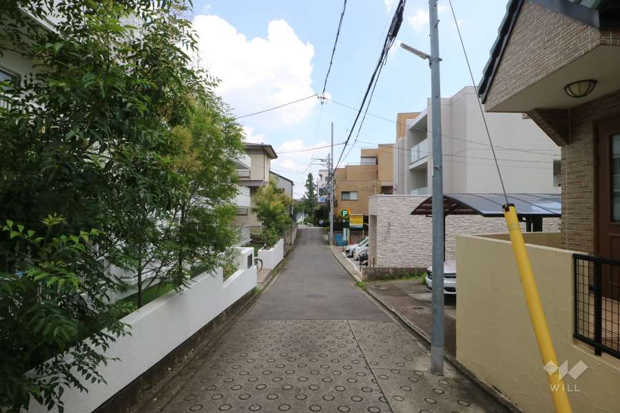 敷地南側の前面道路