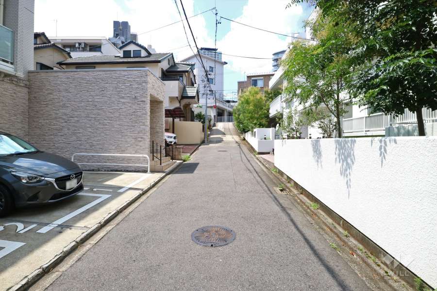 敷地南側の前面道路