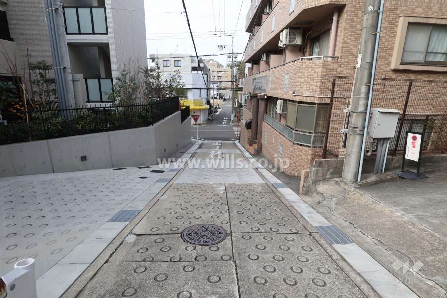 敷地北側の前面道路