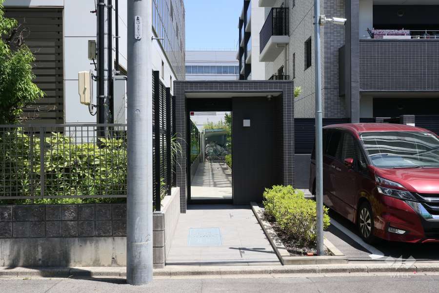 駐輪場の出入口（南側から）
