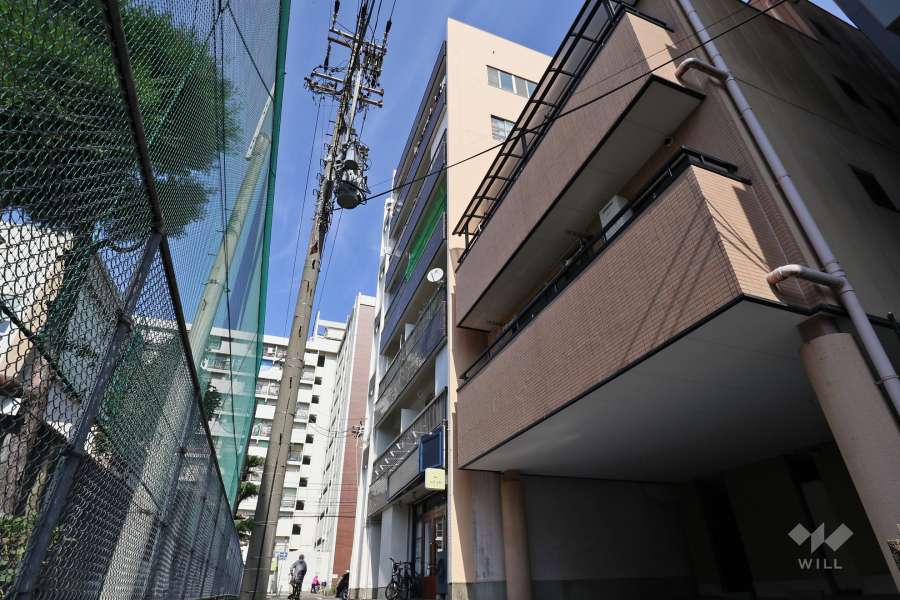 マンション前津の外観（南西側から）