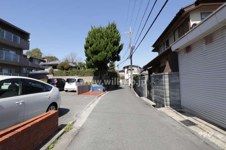 敷地南側の前面道路