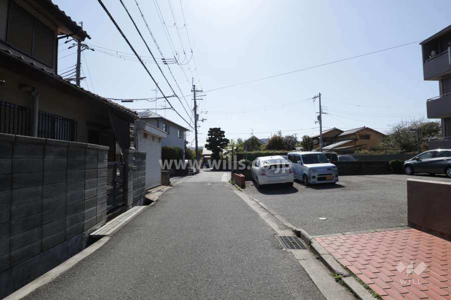 敷地南側の前面道路