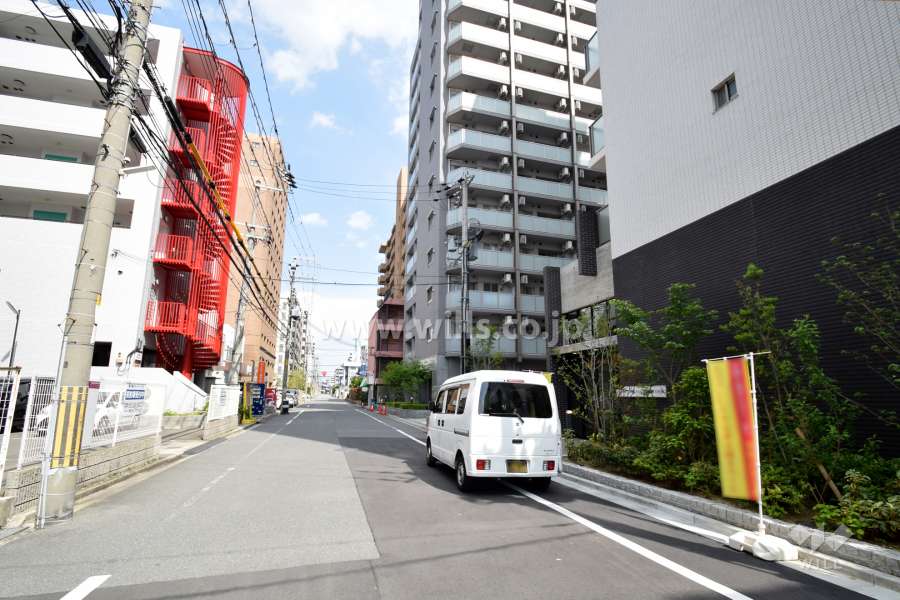 敷地北側の前面道路