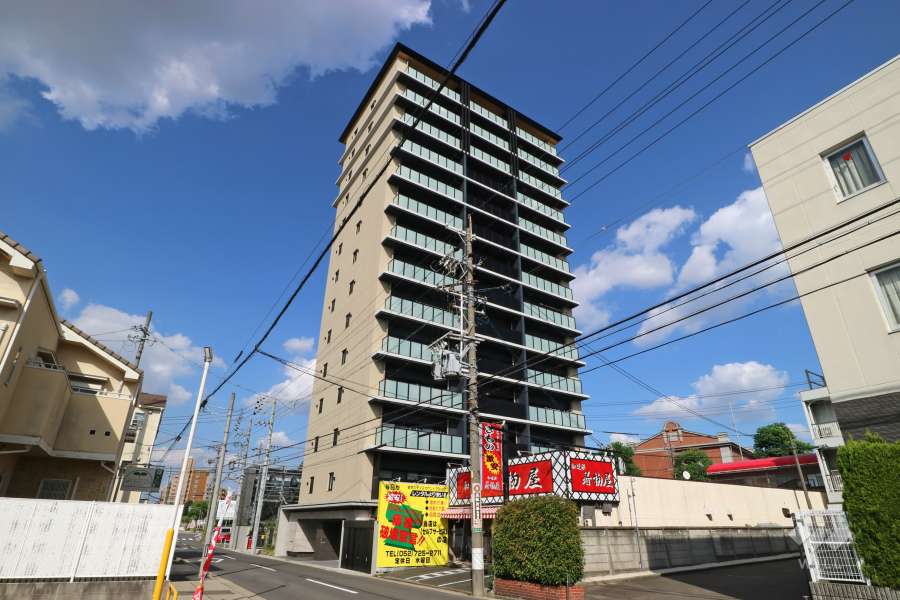 プラセシオン千種谷口の外観（南西側から）