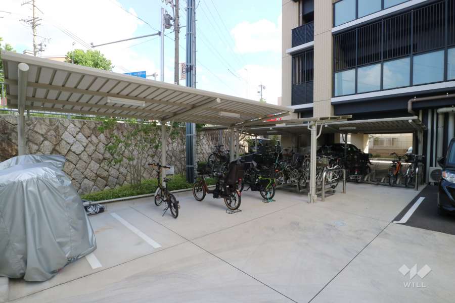 バイク置場と駐輪場