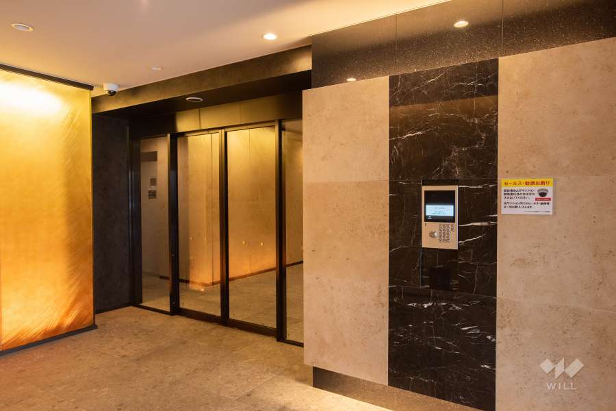 エントランスはオートロック付です。