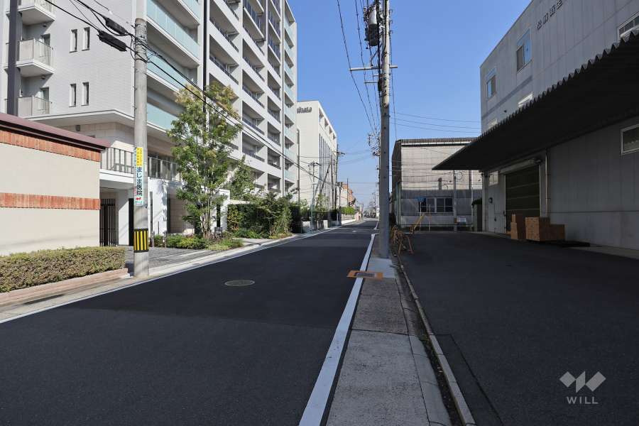 敷地南側の前面道路