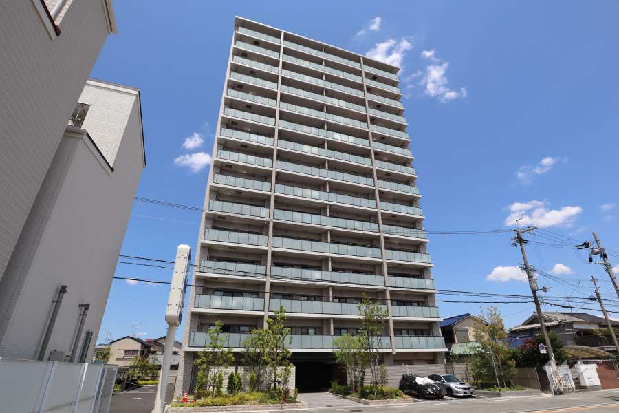 ユニハイム豊中レジデンスの外観(南西側から)