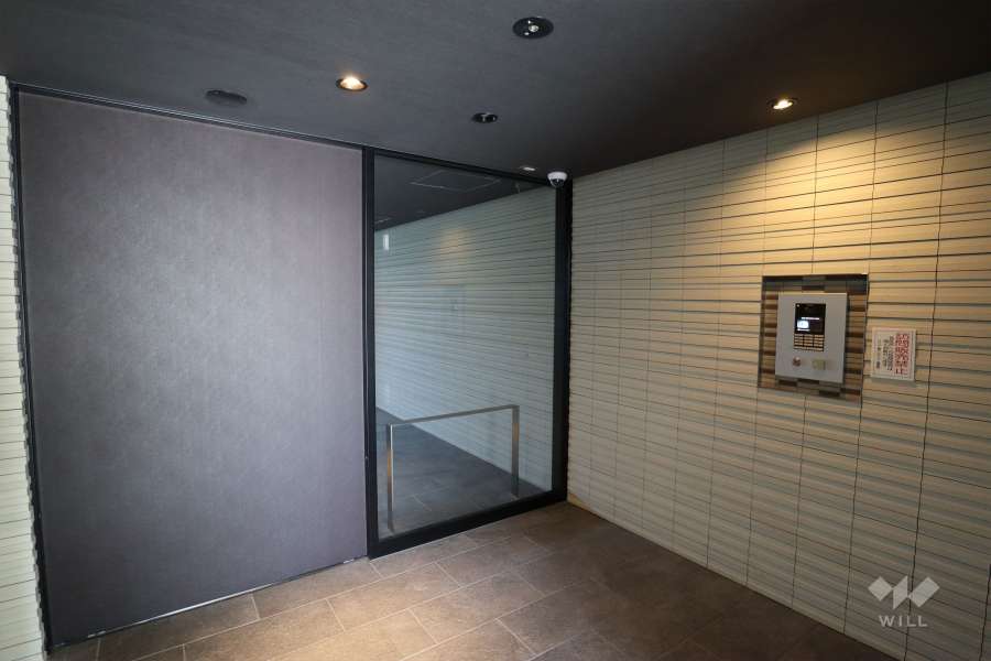 エントランスはオートロック付きです。