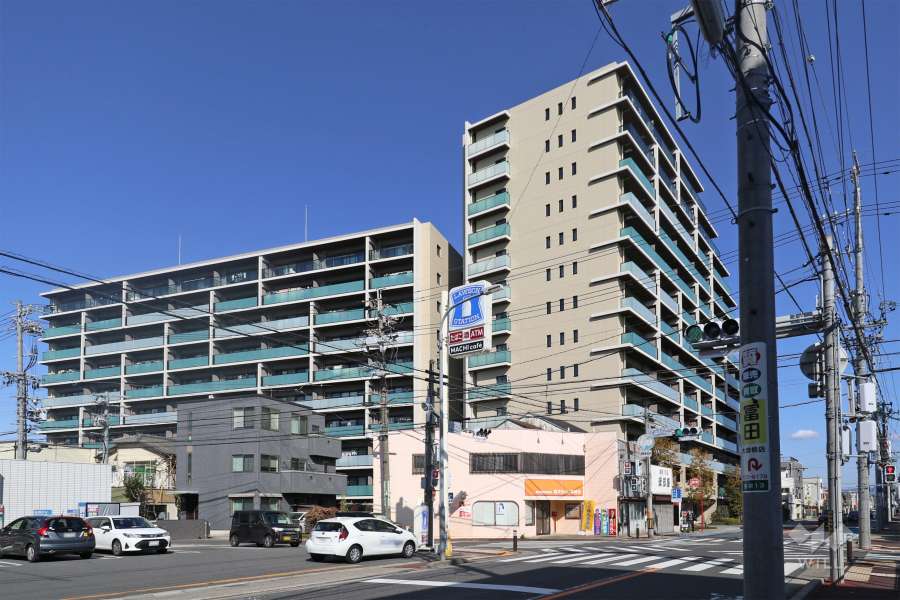 ライオンズ守山マークヒルズの外観（東側から）