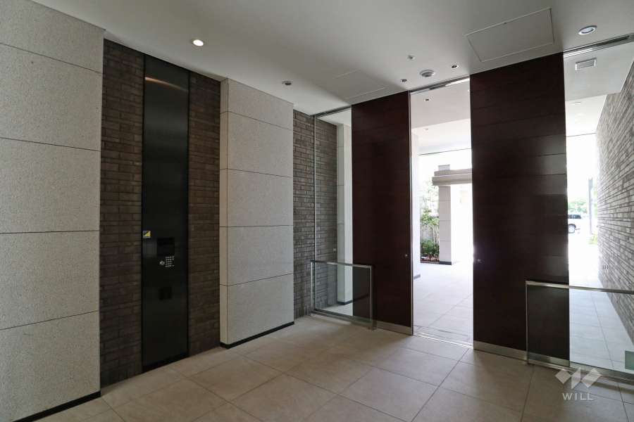 エントランスはオートロック付きです。