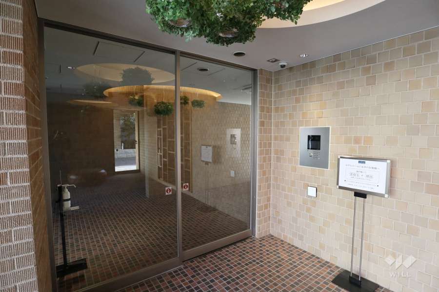 エントランスはオートロック付きです。