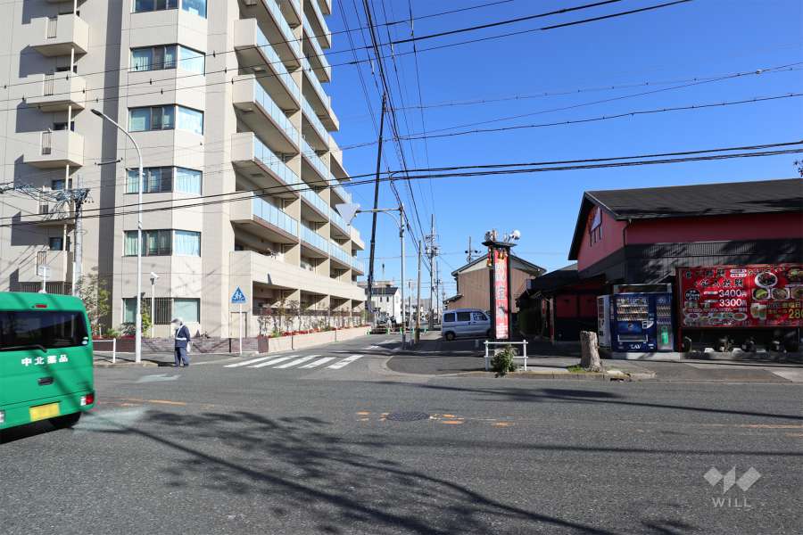敷地南側の前面道路