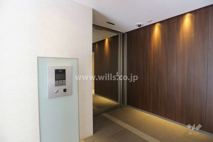 エントランスはオートロック付きです。