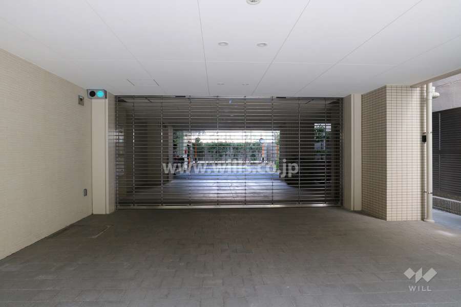 駐車場出入り口（リングシャッター付き）