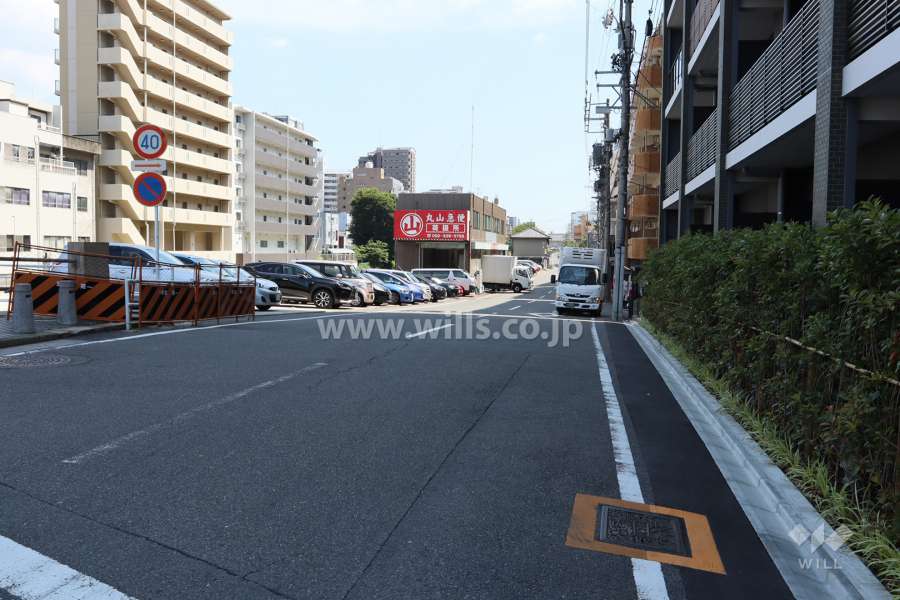 敷地東側の前面道路