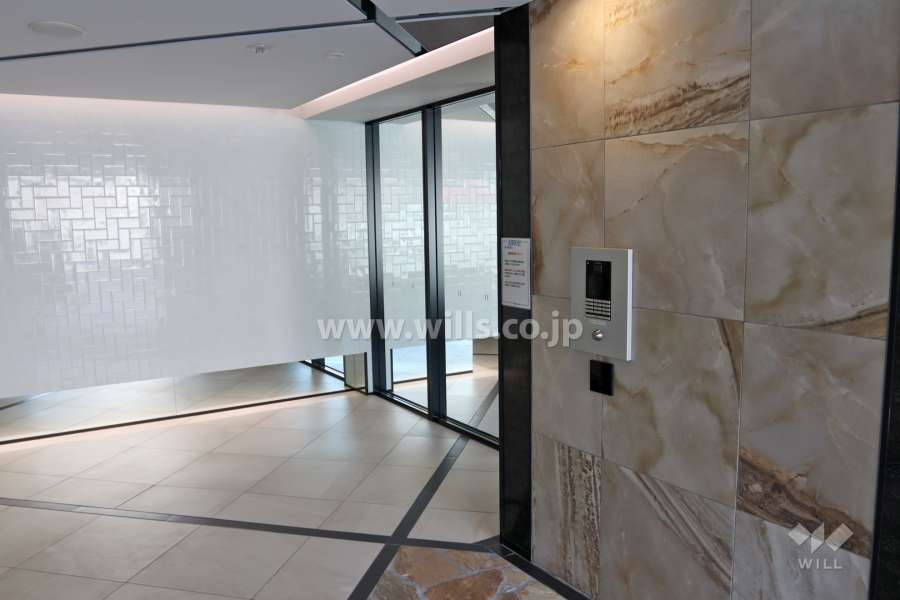 エントランスはオートロック付きです。